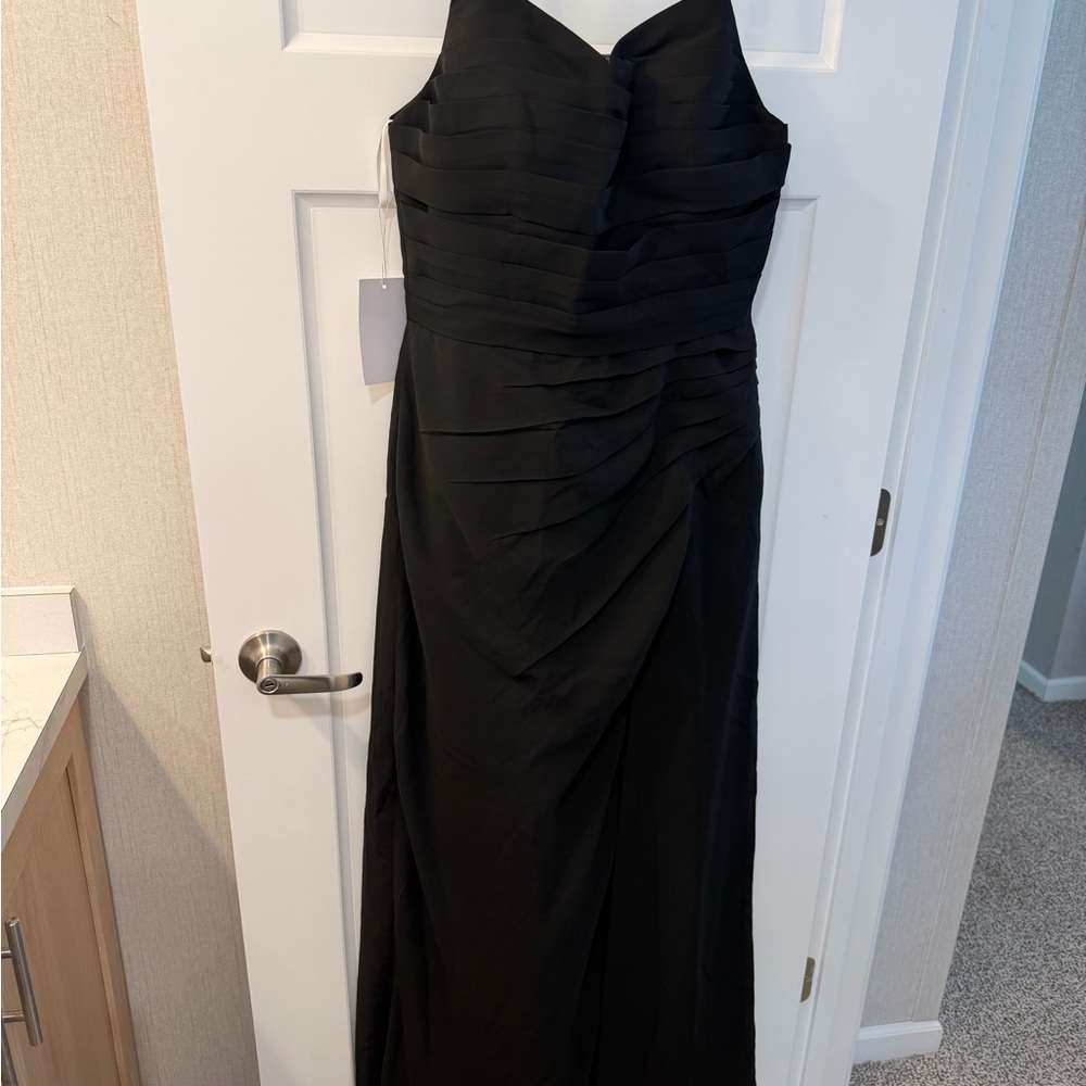 Elegant Black Evening Gown‎